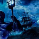 Neptunstatue med trefork foran sejlskib